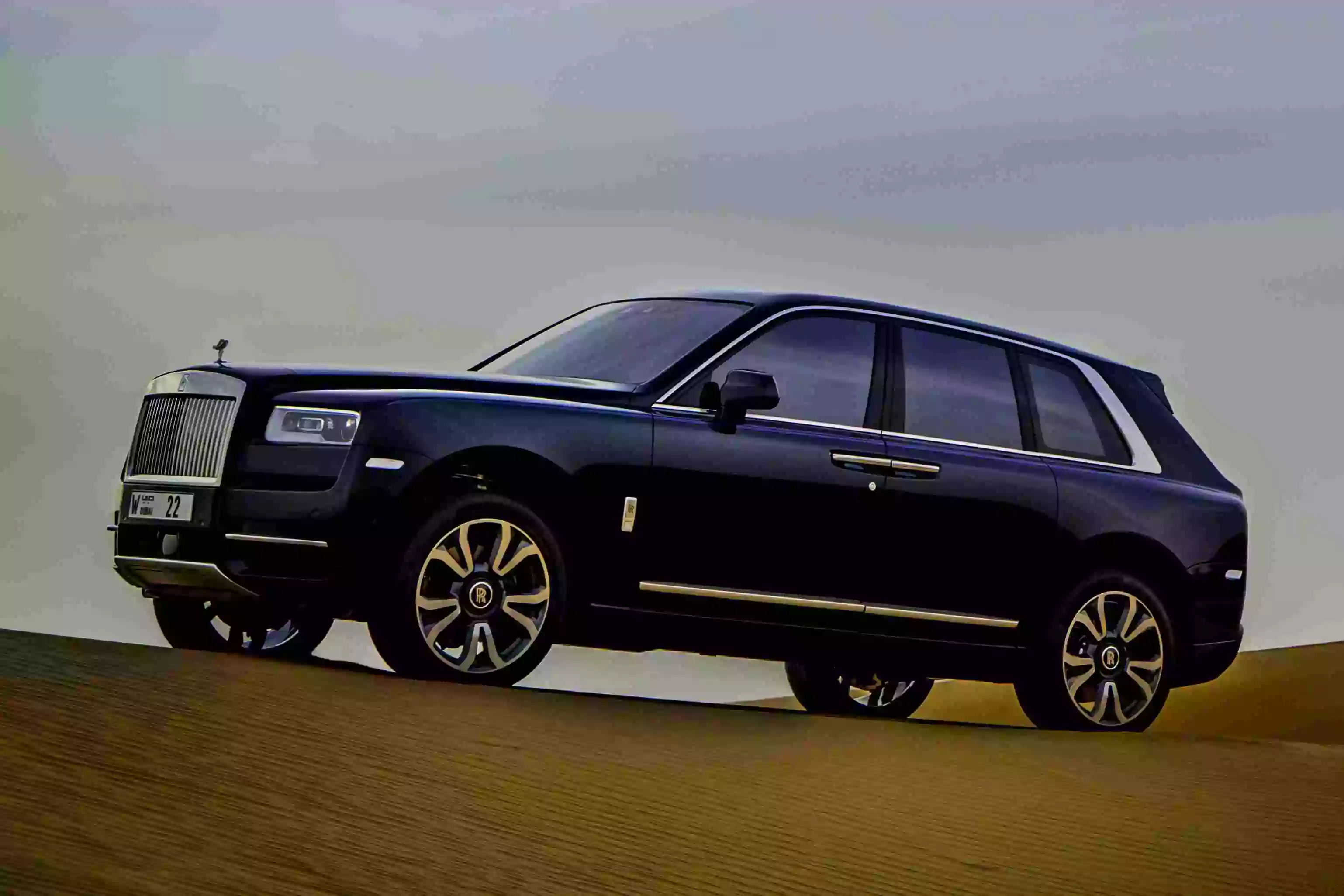 Hire Rolls Royce Cullinan Dubai